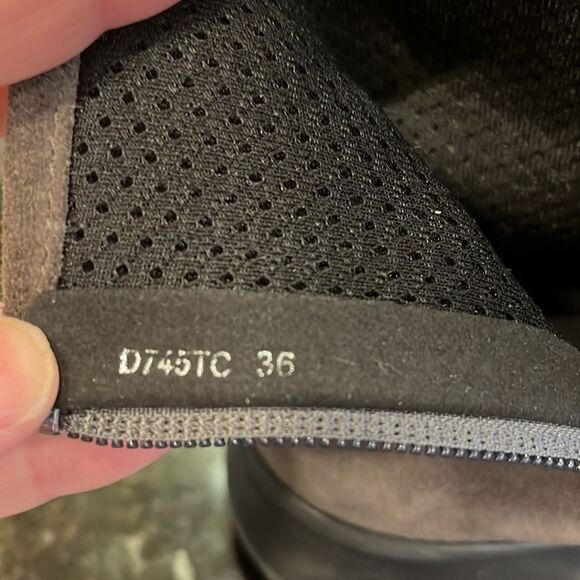 GEOX WOMEN'S SNEAKERS GRIS Ankle Side Zipper Boot. Size 36/6 - Picture 8 of 10